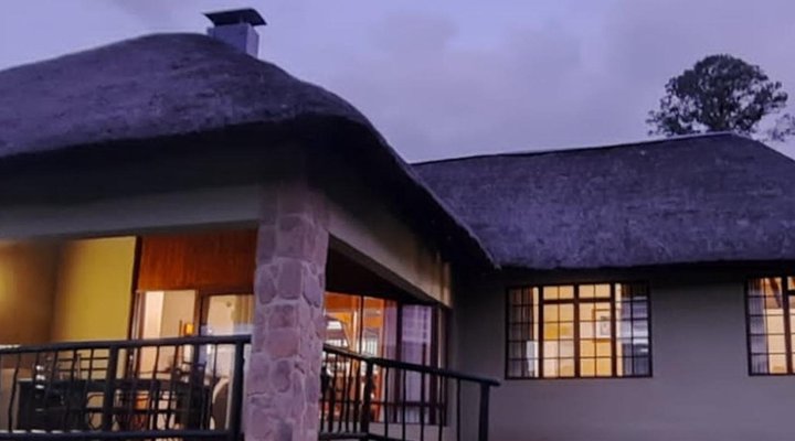 Drakensberg Gardens Fairways - Heartwood Mountain Cottage
