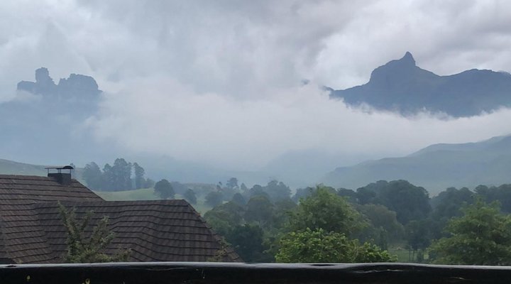 Drakensberg Gardens Fairways - Heartwood Mountain Cottage