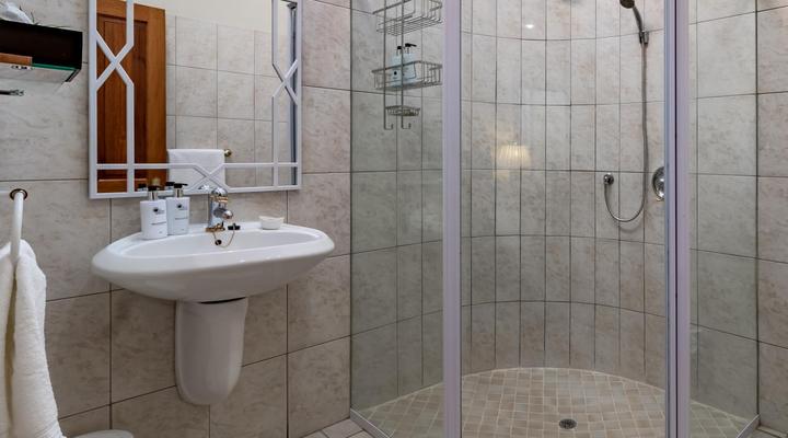 Christie's at 32 on Russell