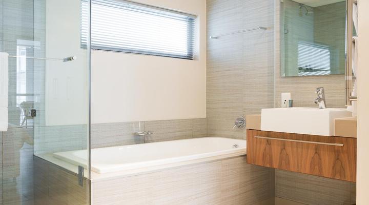 Home From Home - Canal Quays Apartments