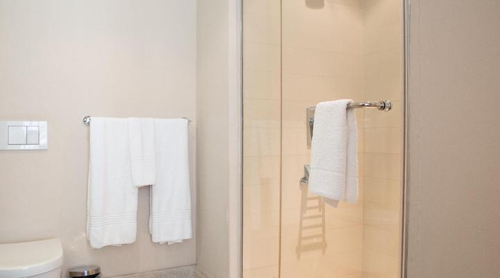 Home From Home - Canal Quays Apartments