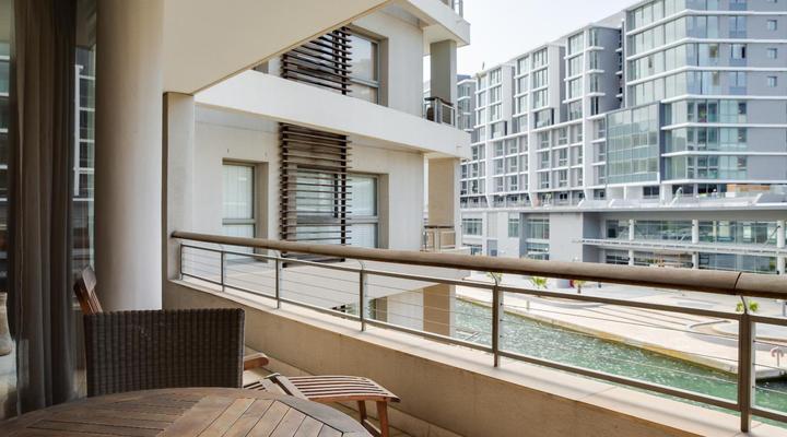 Home From Home - Canal Quays Apartments