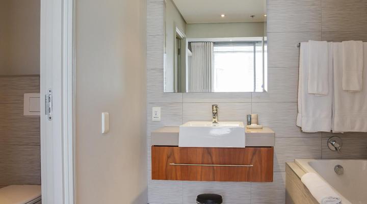 Home From Home - Canal Quays Apartments