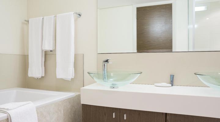 Home From Home - Canal Quays Apartments