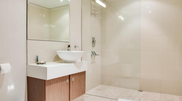 Home From Home - Canal Quays Apartments