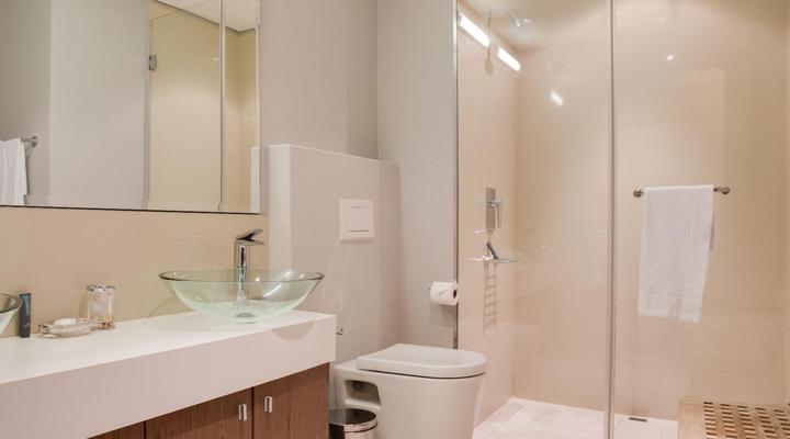 Home From Home - Canal Quays Apartments