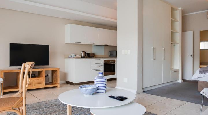 Home From Home - Canal Quays Apartments