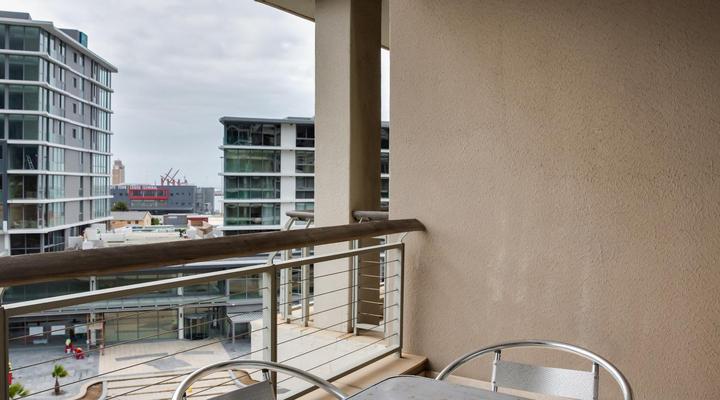 Home From Home - Canal Quays Apartments