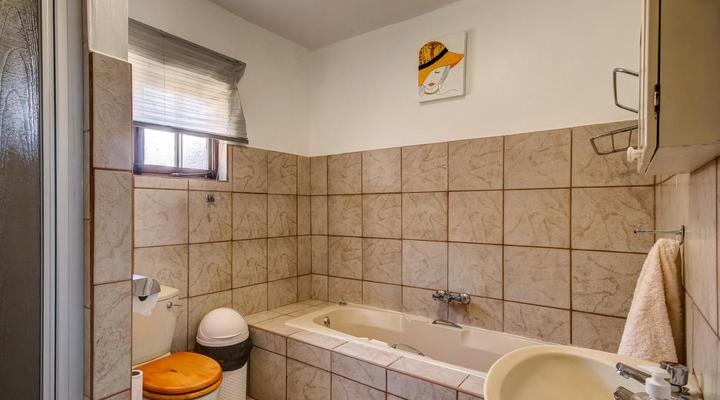 Khaya La Manzi Guest Lodge & Conferencing