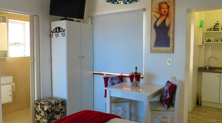 On The Beach-Seabreeze Apartment