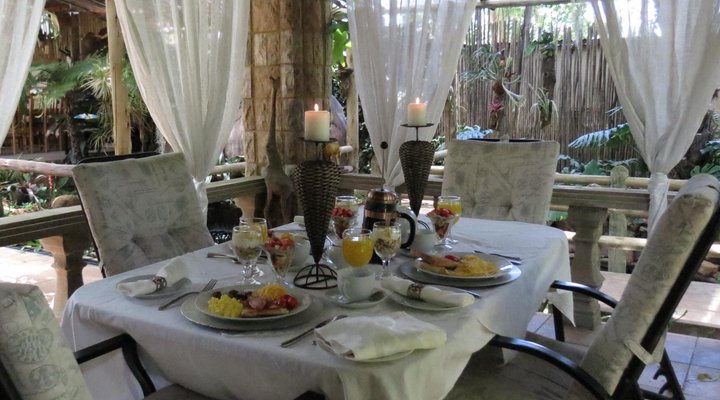 Dinkwe Lodge & Guest House