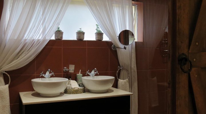 Dinkwe Lodge & Guest House