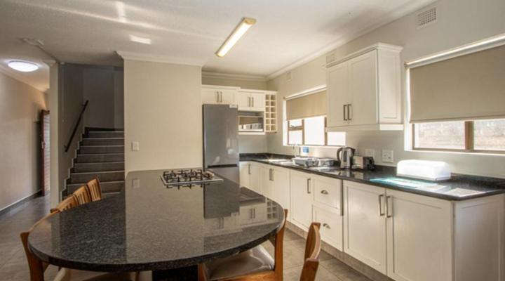 Banana Beach Club E2