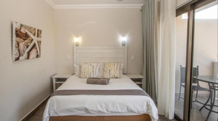 Banana Beach Club E2