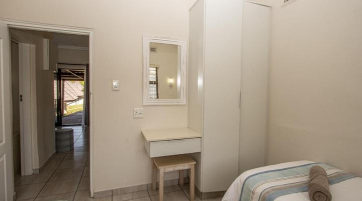 Banana Beach Club E2