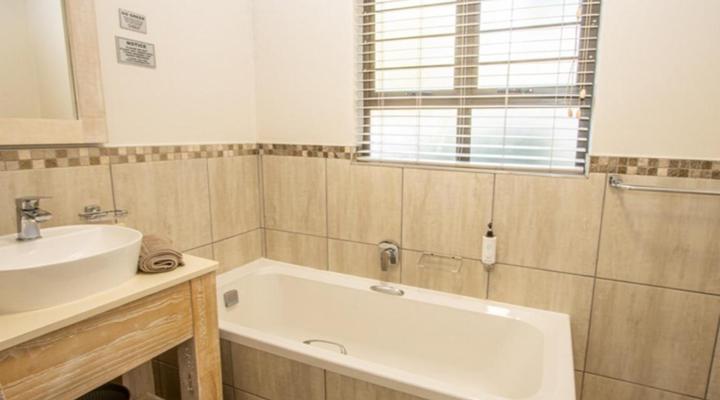 Banana Beach Club E2