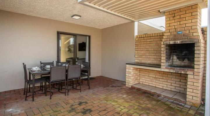 Banana Beach Club E2