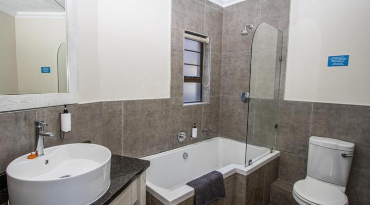 Banana Beach Club E2