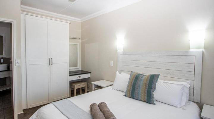 Banana Beach Club E2