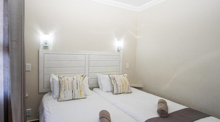 Banana Beach Club E2