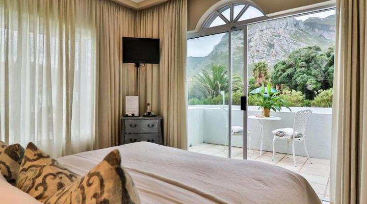 Hermanus Beachfront Lodge
