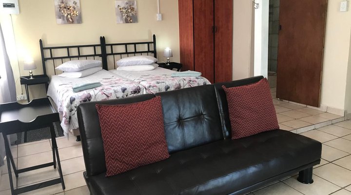 Loebies Guestfarm & Predator Park