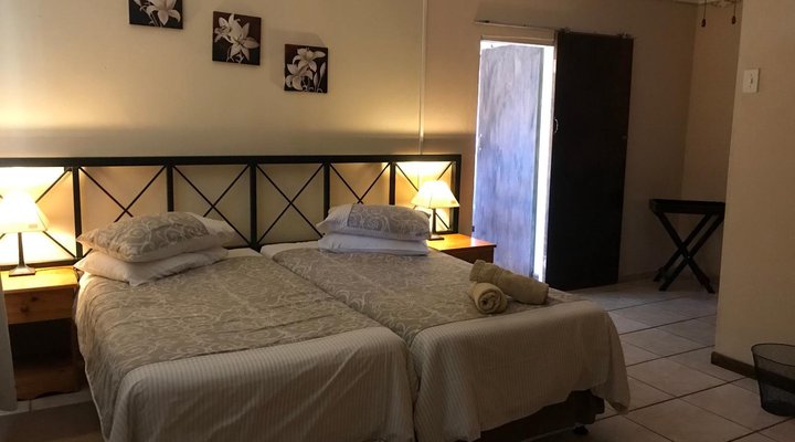 Loebies Guestfarm & Predator Park