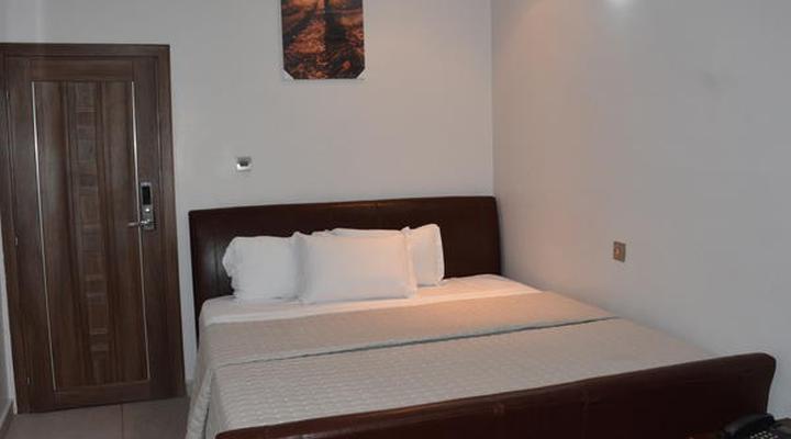 Platinum Inn Gee Hotel