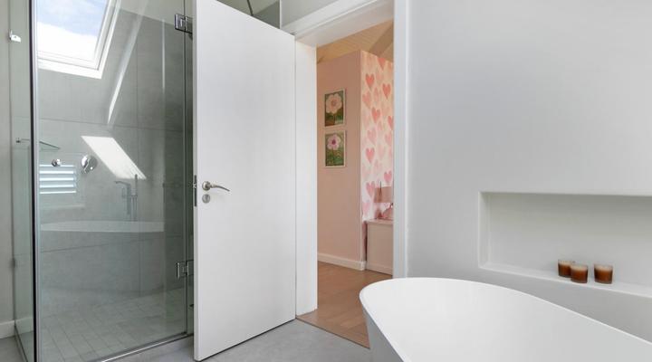 Escape to Luxurious, Coastal Retreat