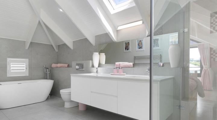 Escape to Luxurious, Coastal Retreat