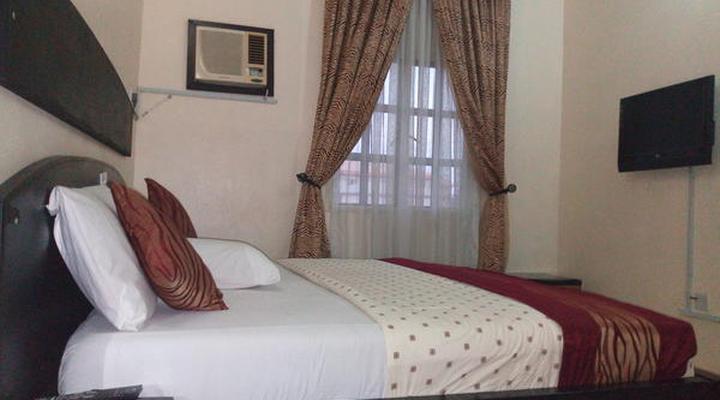 Roneks Royal Hotels & Suites