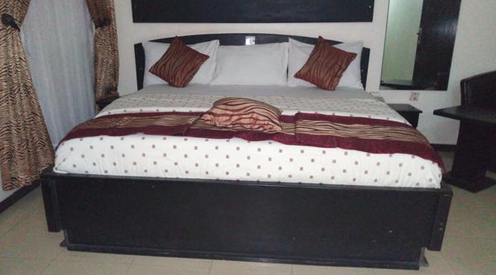 Roneks Royal Hotels & Suites