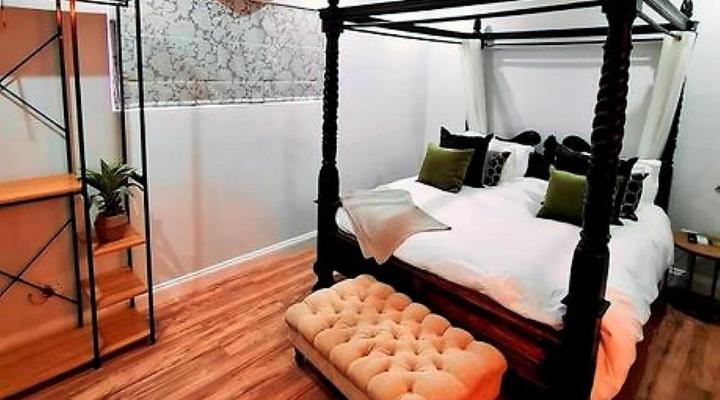 Six on Reinecke Guesthouse