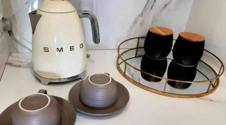 Six on Reinecke Guesthouse