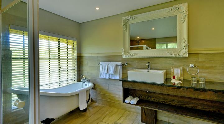 African Hills Safari Lodge & Spa