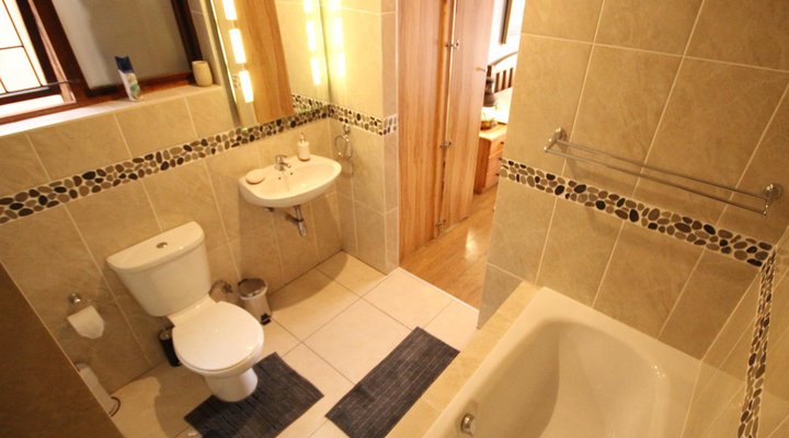 SaltyCrax Backpackers Surf Lodge