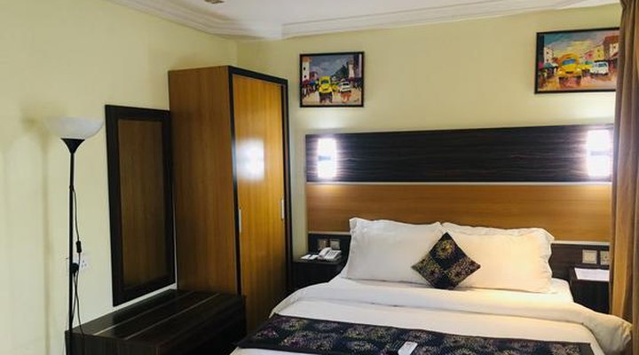 Stoneside Hotel And Apartment