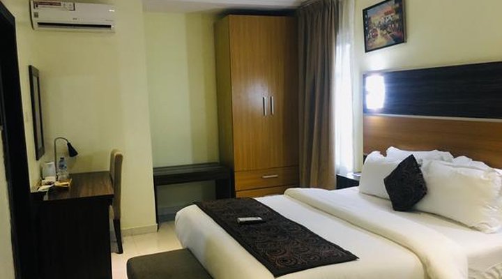 Stoneside Hotel And Apartment