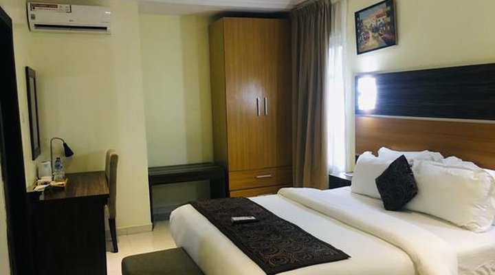 Stoneside Hotel And Apartment