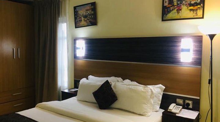 Stoneside Hotel And Apartment