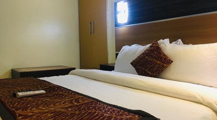 Stoneside Hotel And Apartment