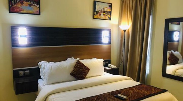 Stoneside Hotel And Apartment