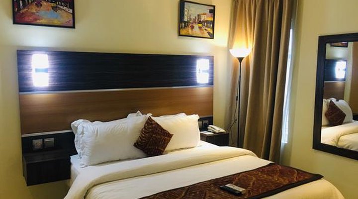 Stoneside Hotel And Apartment