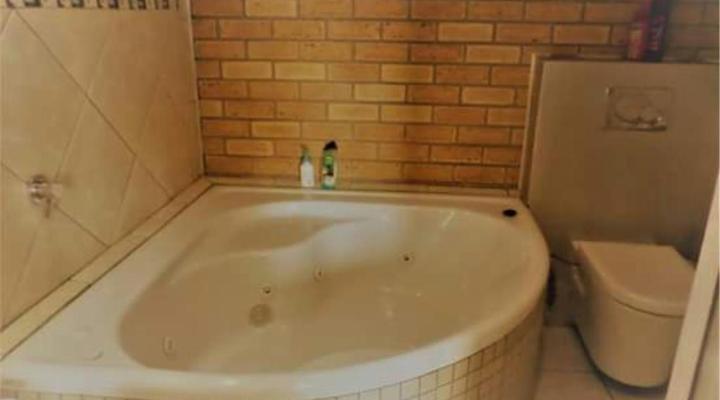 Hillton Manor Guest House