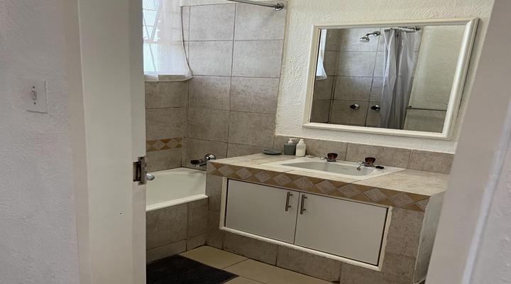 Inn & Out Sandton Park