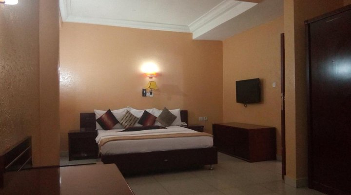 Crocodile Hotel & Restaurants Ltd