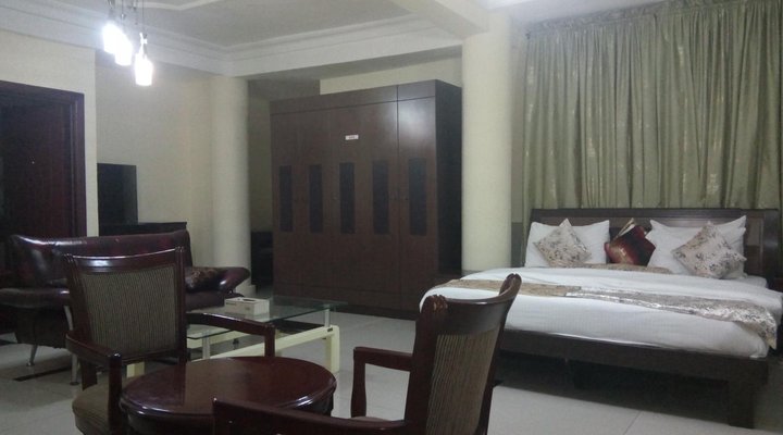 Crocodile Hotel & Restaurants Ltd
