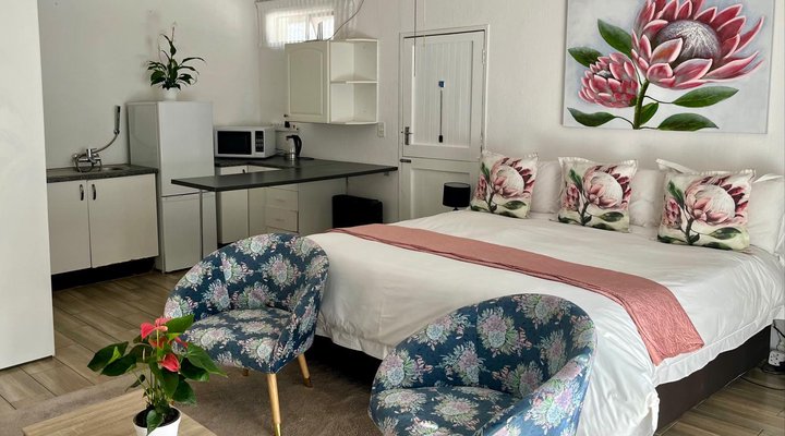  Lenox Lodge Guesthouse