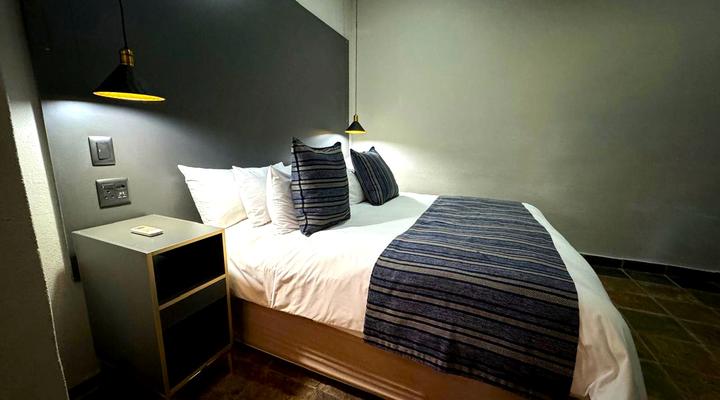 Shangri-La Country Hotel