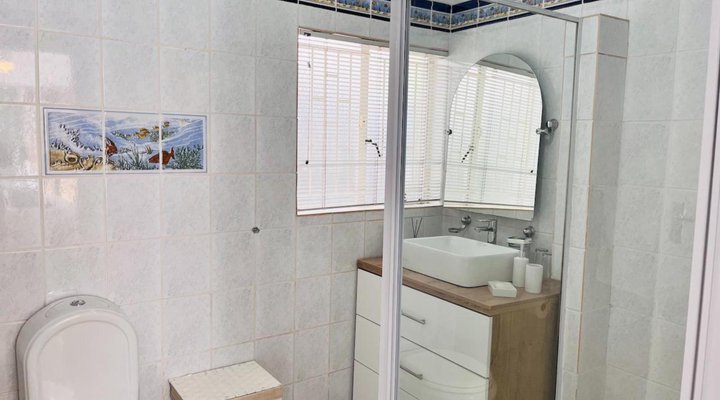  Lenox Lodge Guesthouse